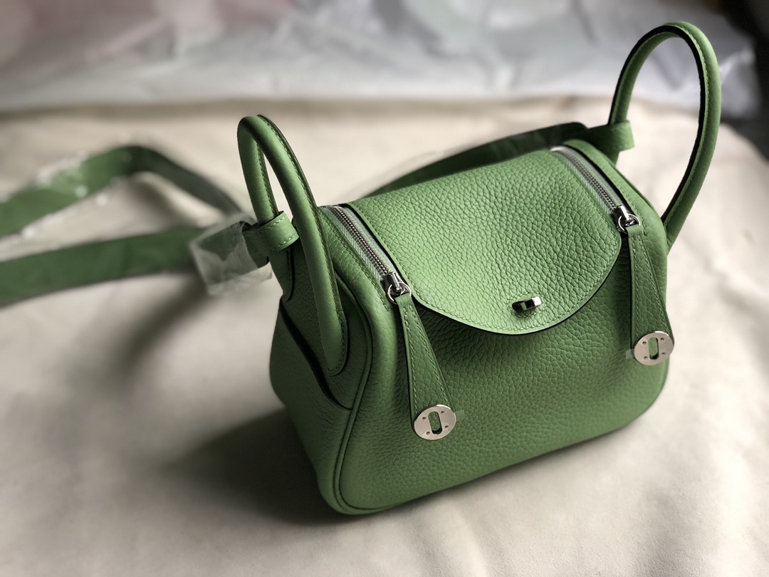 HERMES Swift Leather Mini Lindy Silver Buckle Shoulder Bag Avocado Green