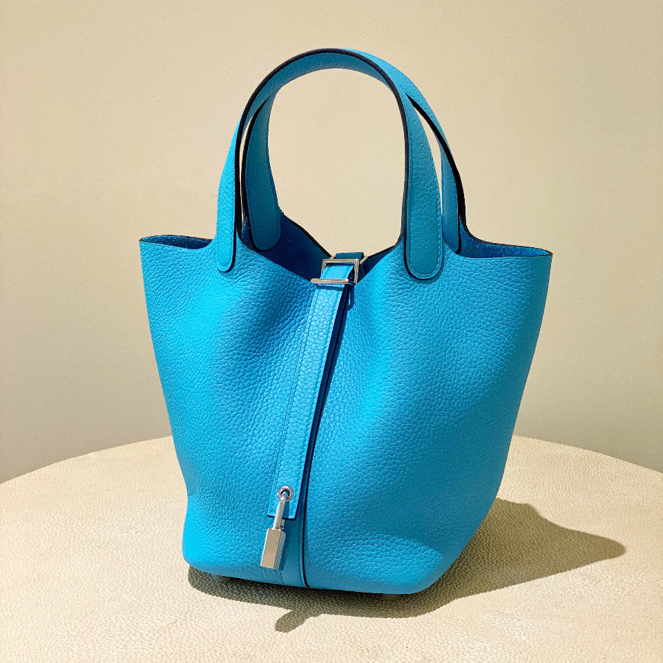 HERMES Taurillon Clemence Picotin Lock 18 PM Blue