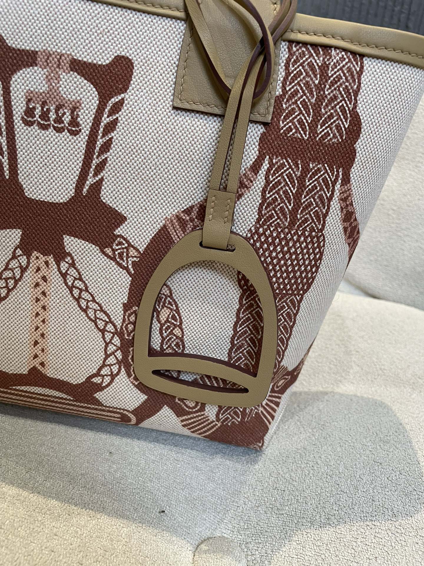 Hermes Unisex Steeple 25 Ecru Tote Bag-Brown