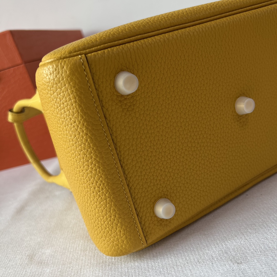 Hermes Women Lindy 26 in Clemence Leather-Yellow