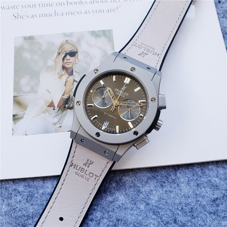 Hublot Grey Dial Titanium - Hublot Classic Fusion Grey Dial - Titanium - Image 3