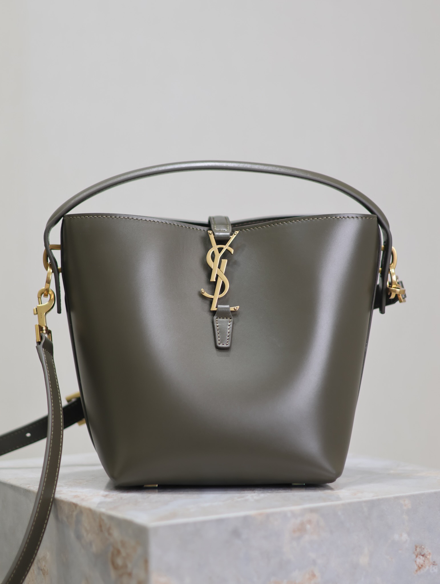 Saint Laurent Le 37 Bucket Bag in Fox
