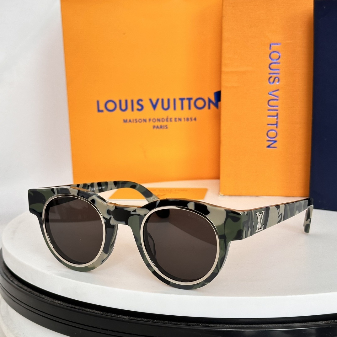 Louis Vuitton Round Sunglasses - Black Frame with Gold Detail