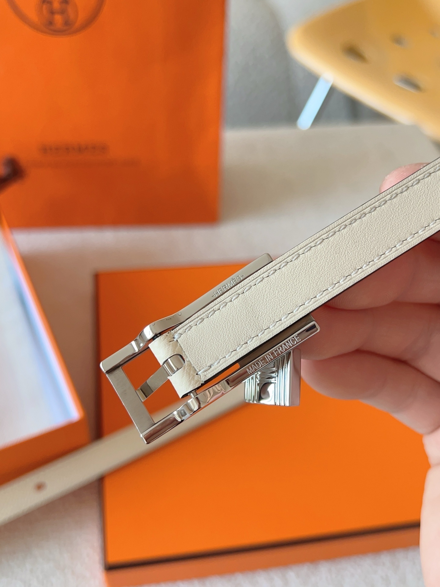 Luxury Hermes Kelly Belt Off-White Epsom Leather Silver Padlock