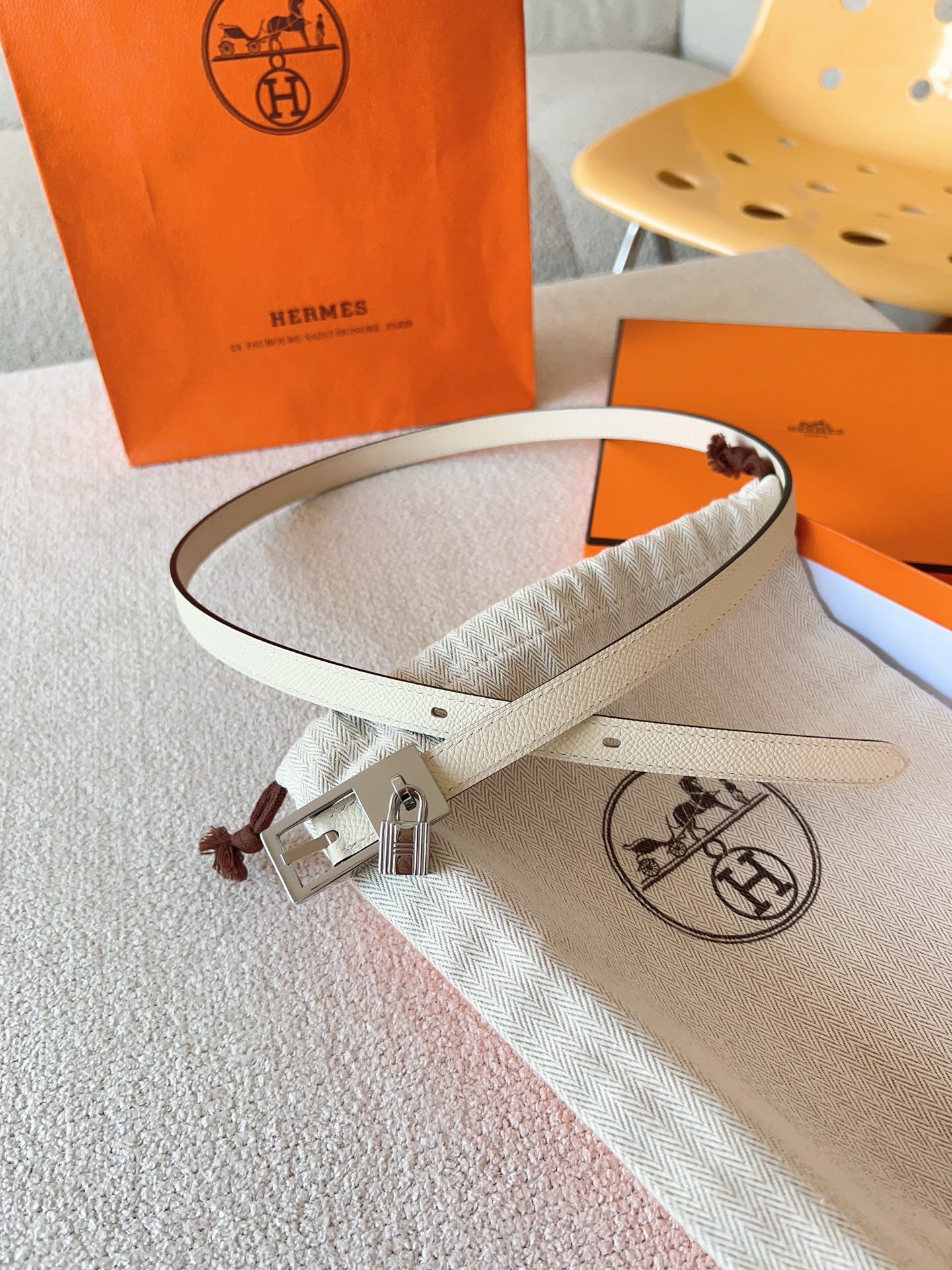 Luxury Hermes Kelly Belt Off-White Epsom Leather Silver Padlock