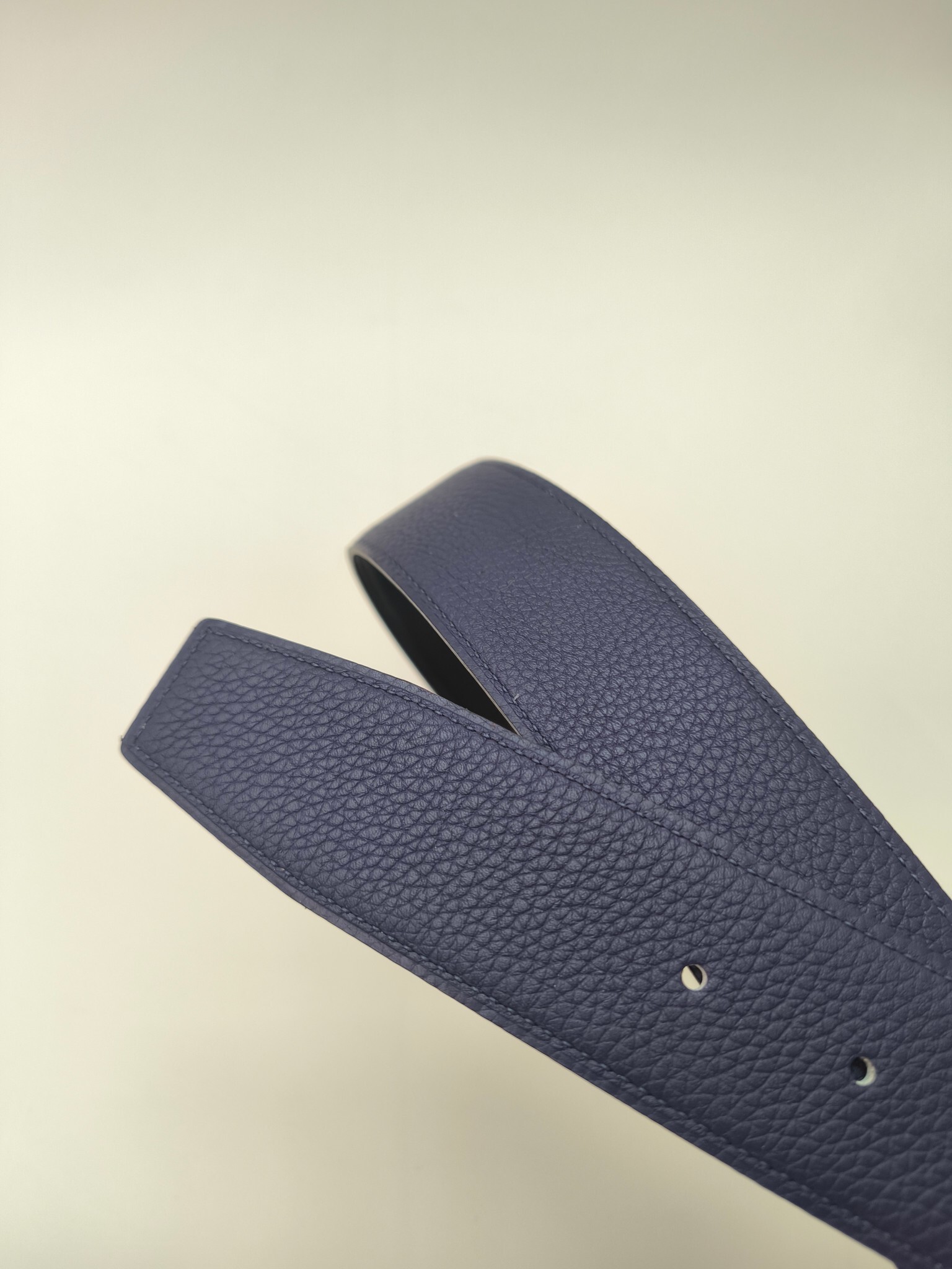 Hermès Luxury Navy Blue Leather Belt with Gold-Tone Buckle