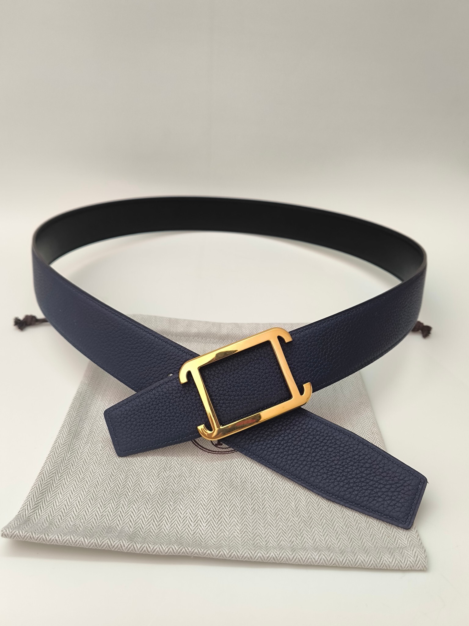 Hermès Luxury Navy Blue Leather Belt with Gold-Tone Buckle