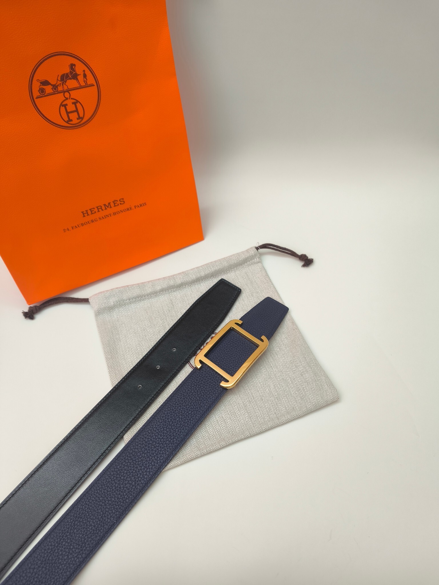 Hermès Luxury Navy Blue Leather Belt with Gold-Tone Buckle
