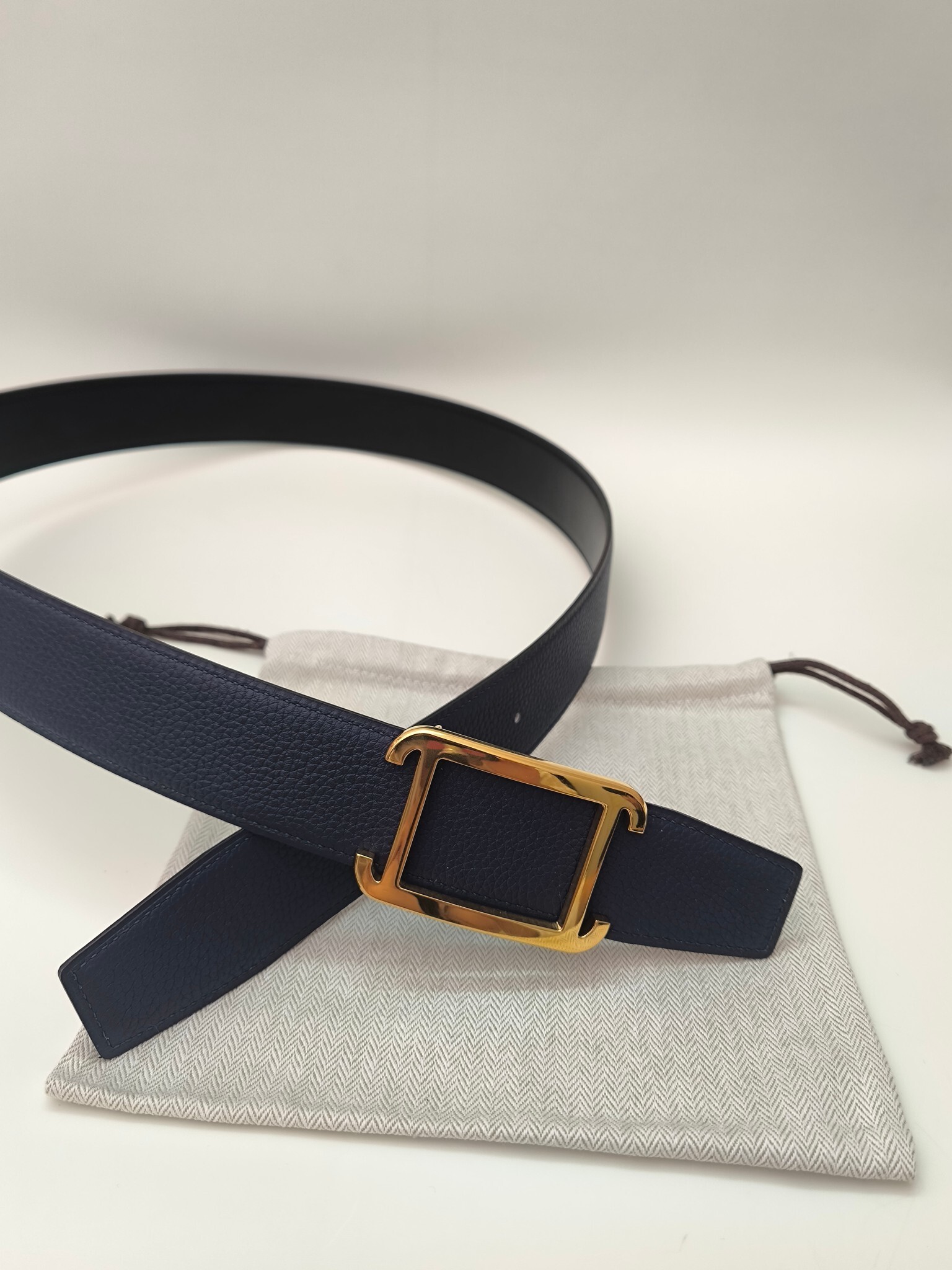 Hermès Luxury Navy Blue Leather Belt with Gold-Tone Buckle