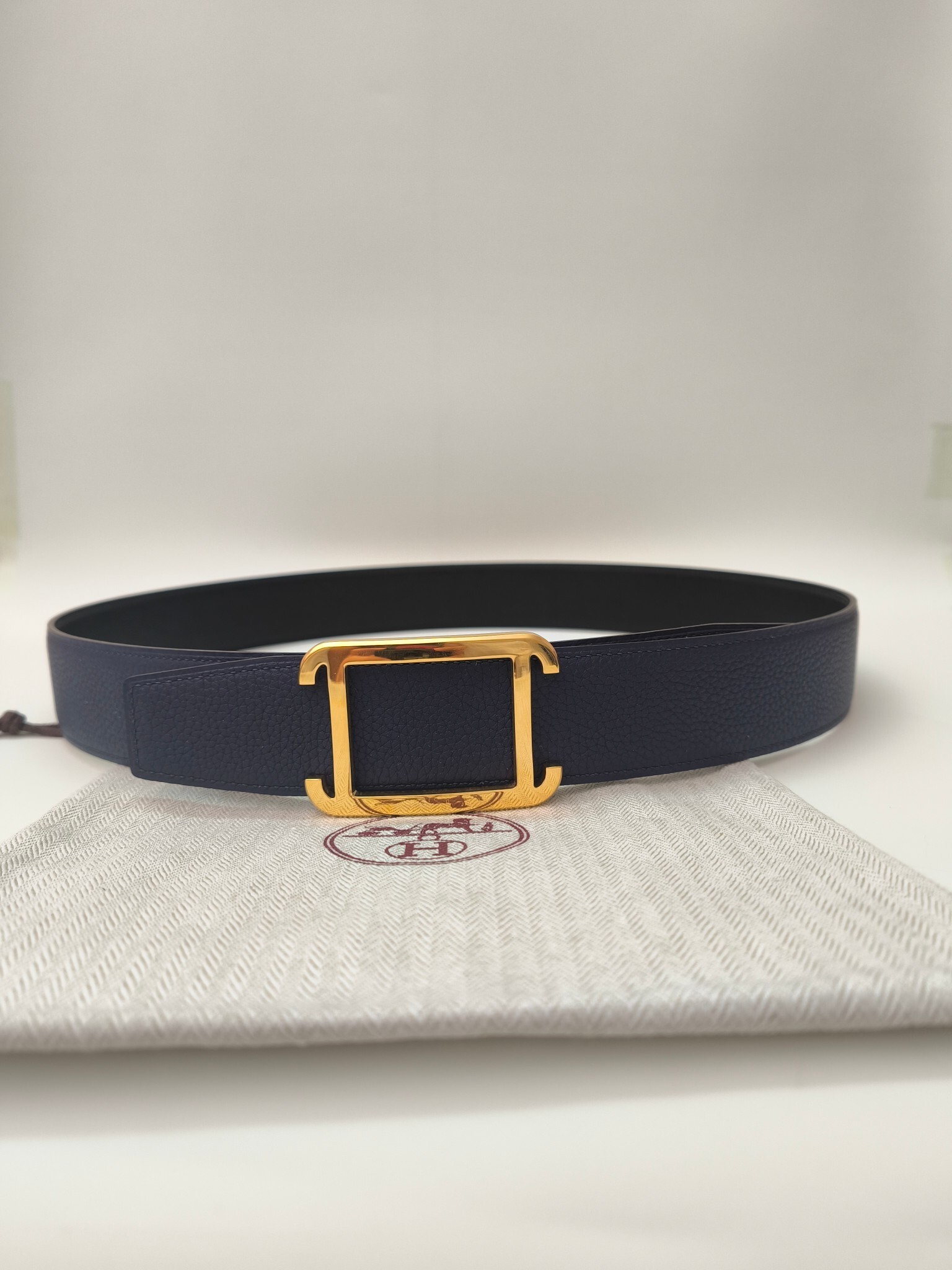 Hermès Luxury Navy Blue Leather Belt with Gold-Tone Buckle