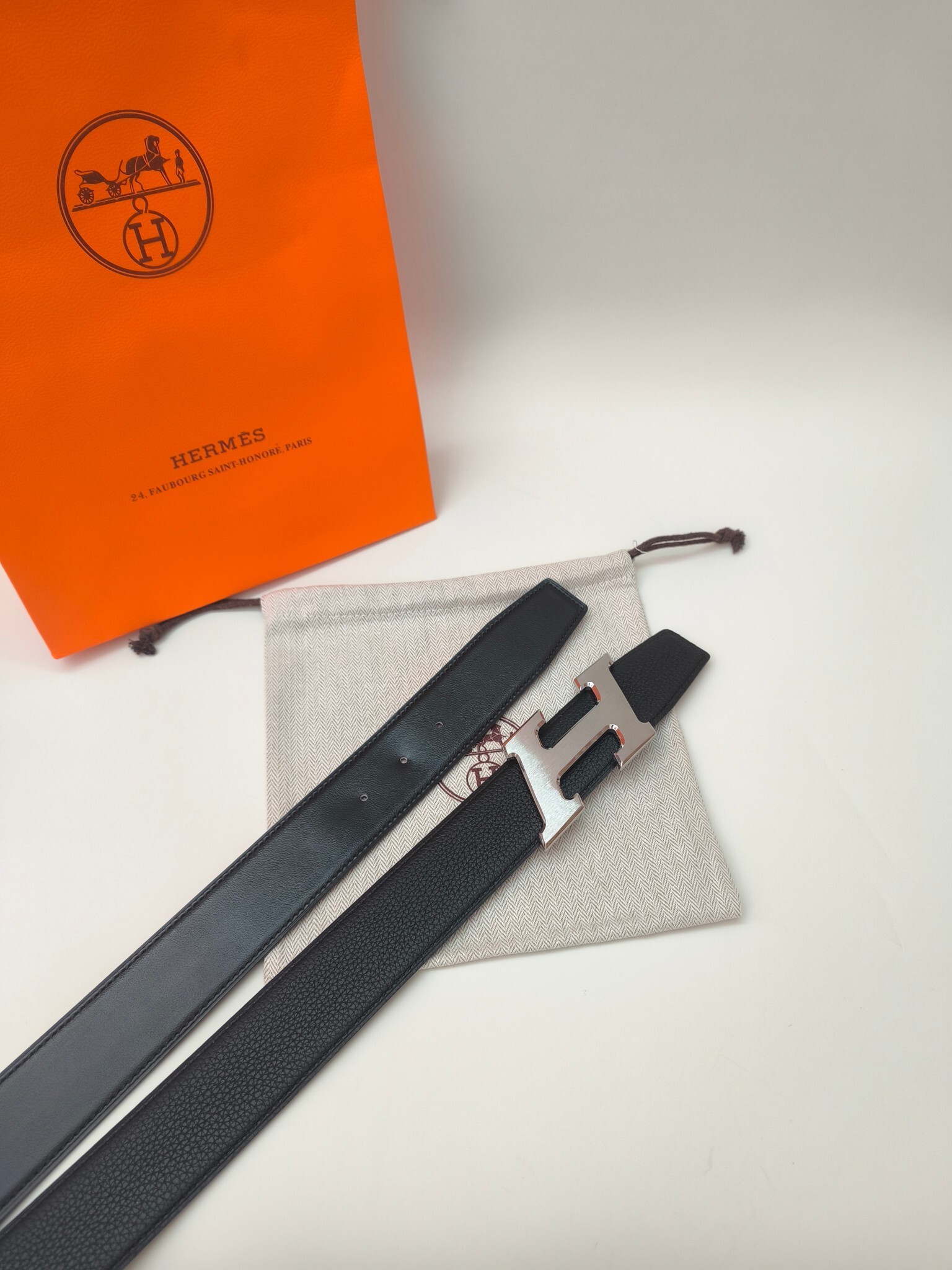 Luxury Men's Black Grained Leather Belt with Brushed Silver H Buckle