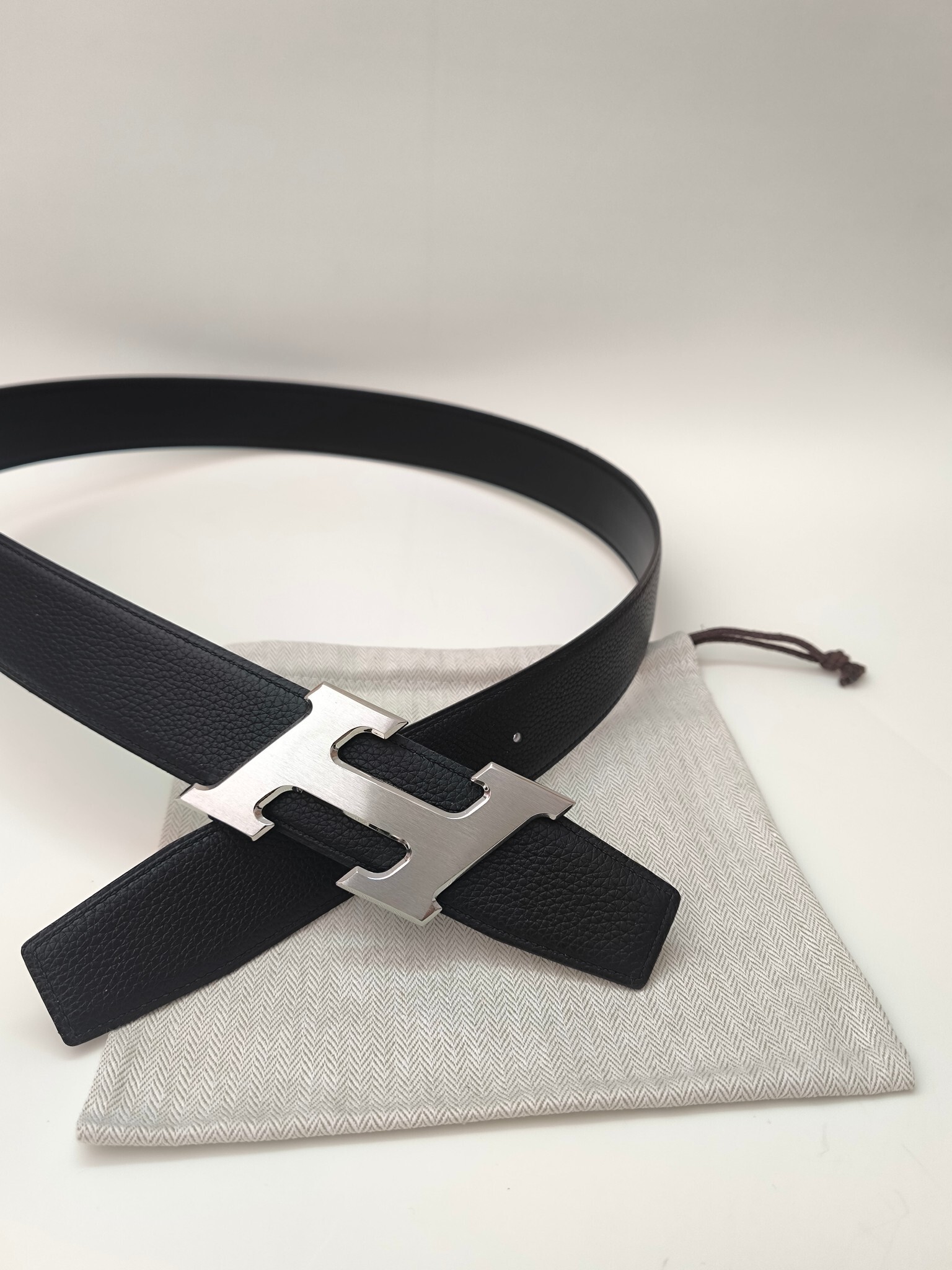 Luxury Men's Black Grained Leather Belt with Brushed Silver H Buckle