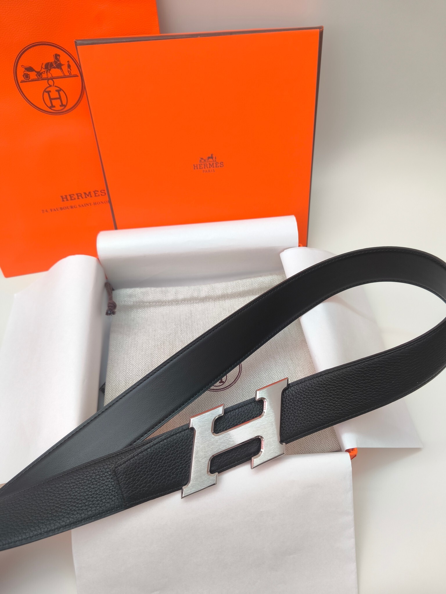 Luxury Men's Black Grained Leather Belt with Brushed Silver H Buckle