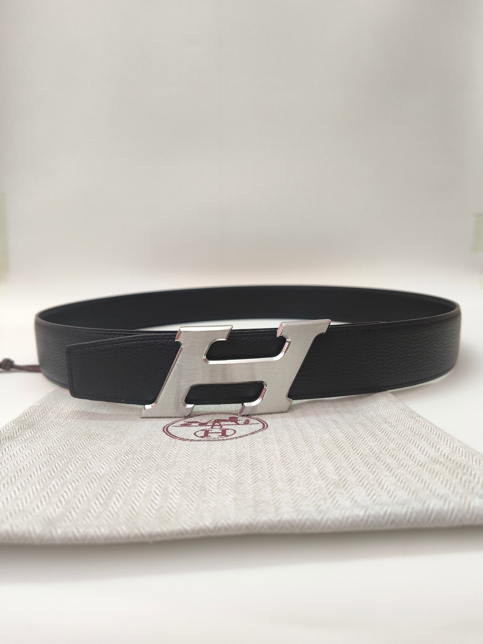 Luxury Men’s Black Grained Leather Belt with Brushed Silver H Buckle