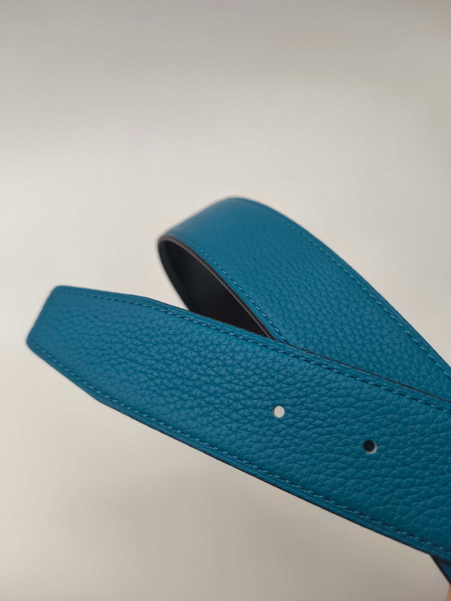 Hermès Blue Leather Belt with Gold Stirrup Buckle - Luxury Accessory