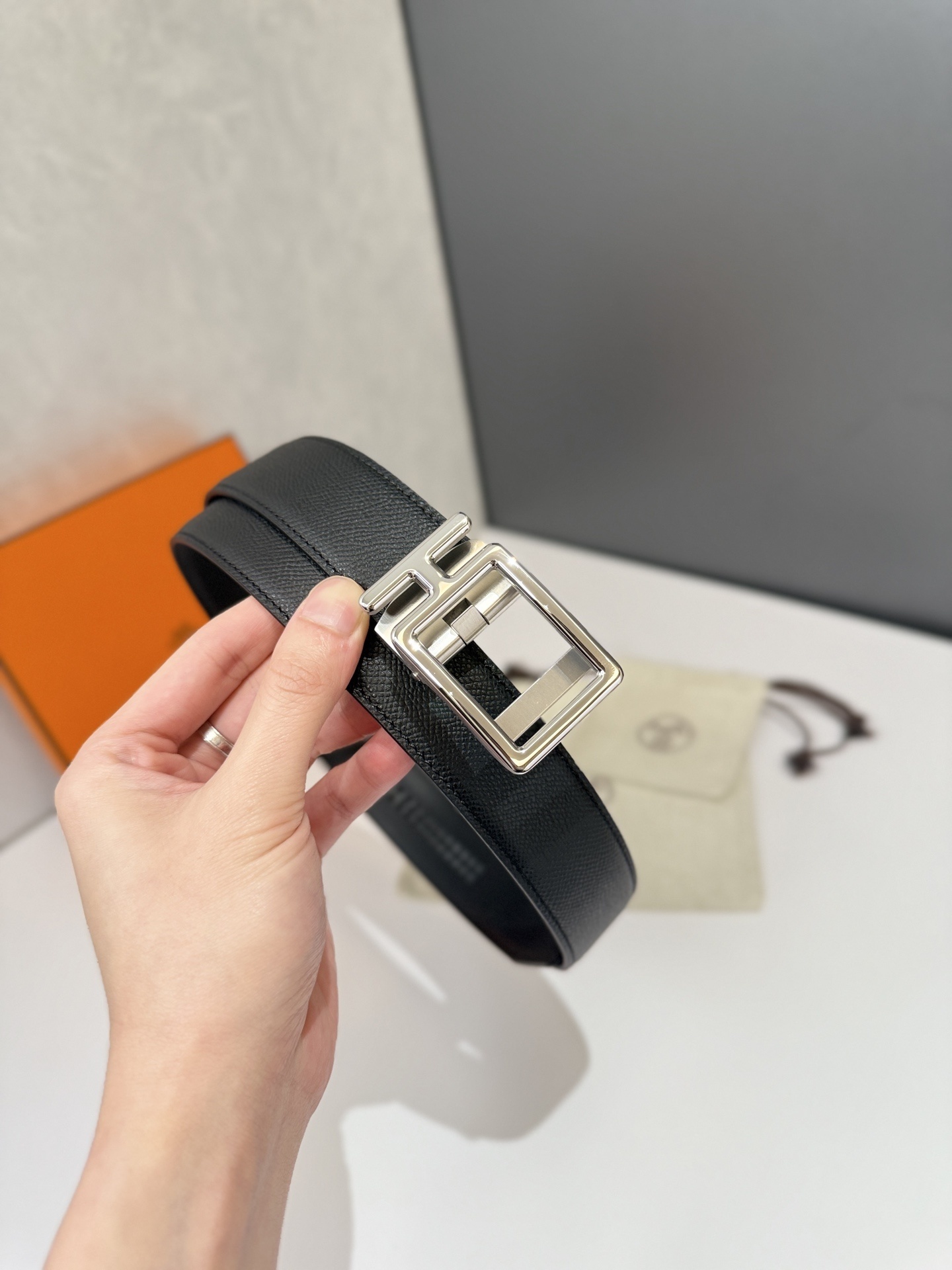 Luxury Men's Black Grain Leather Belt with Silver H Buckle