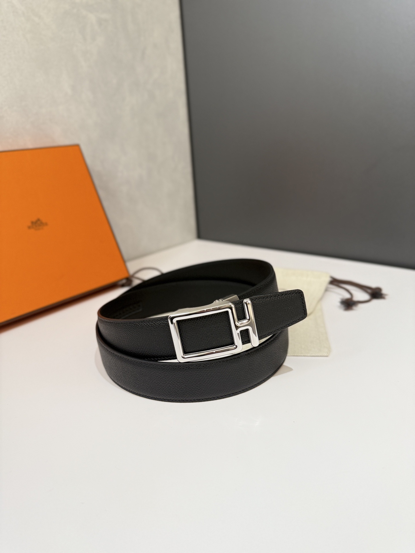 Luxury Men's Black Grain Leather Belt with Silver H Buckle