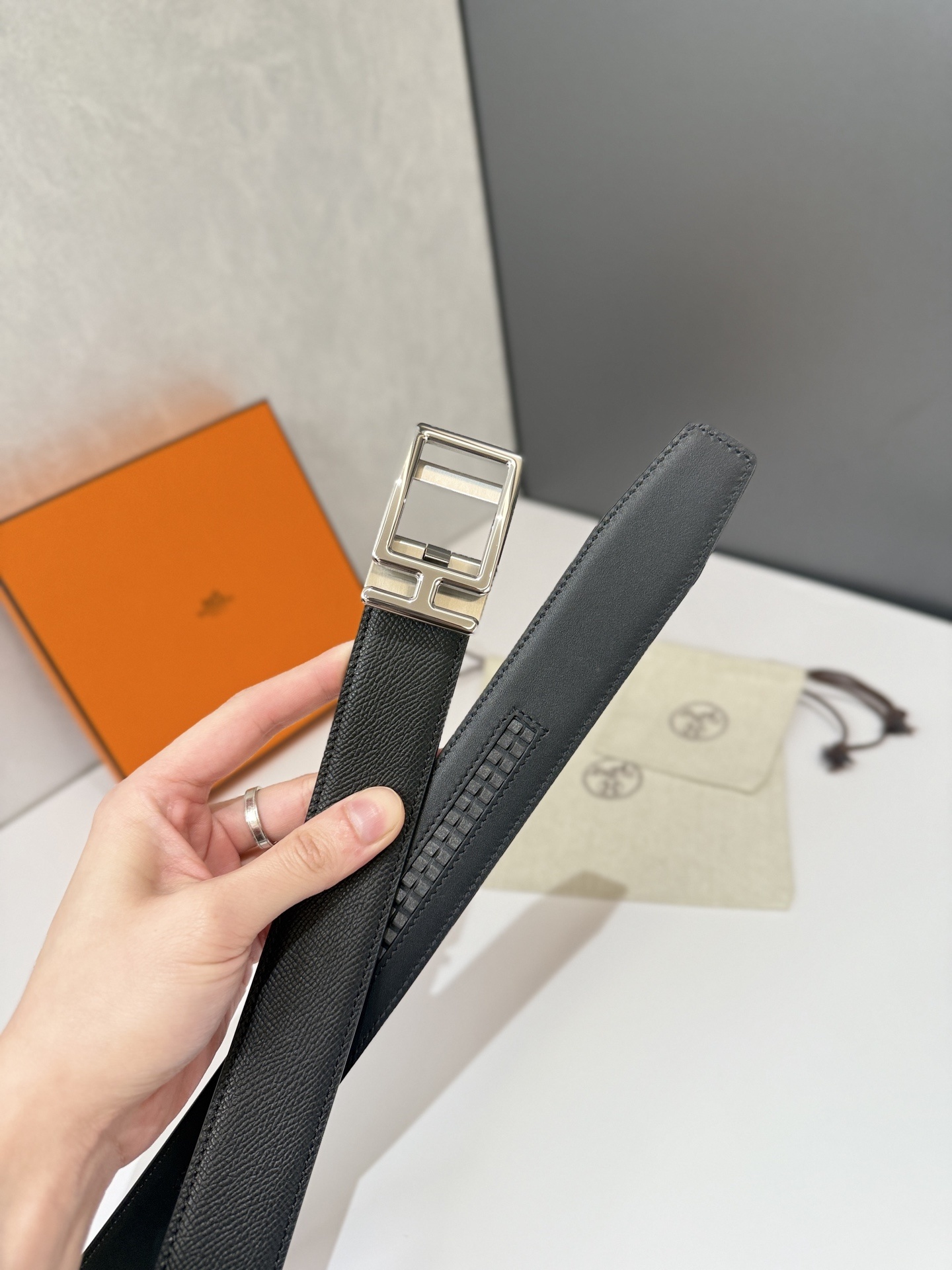 Luxury Men's Black Grain Leather Belt with Silver H Buckle