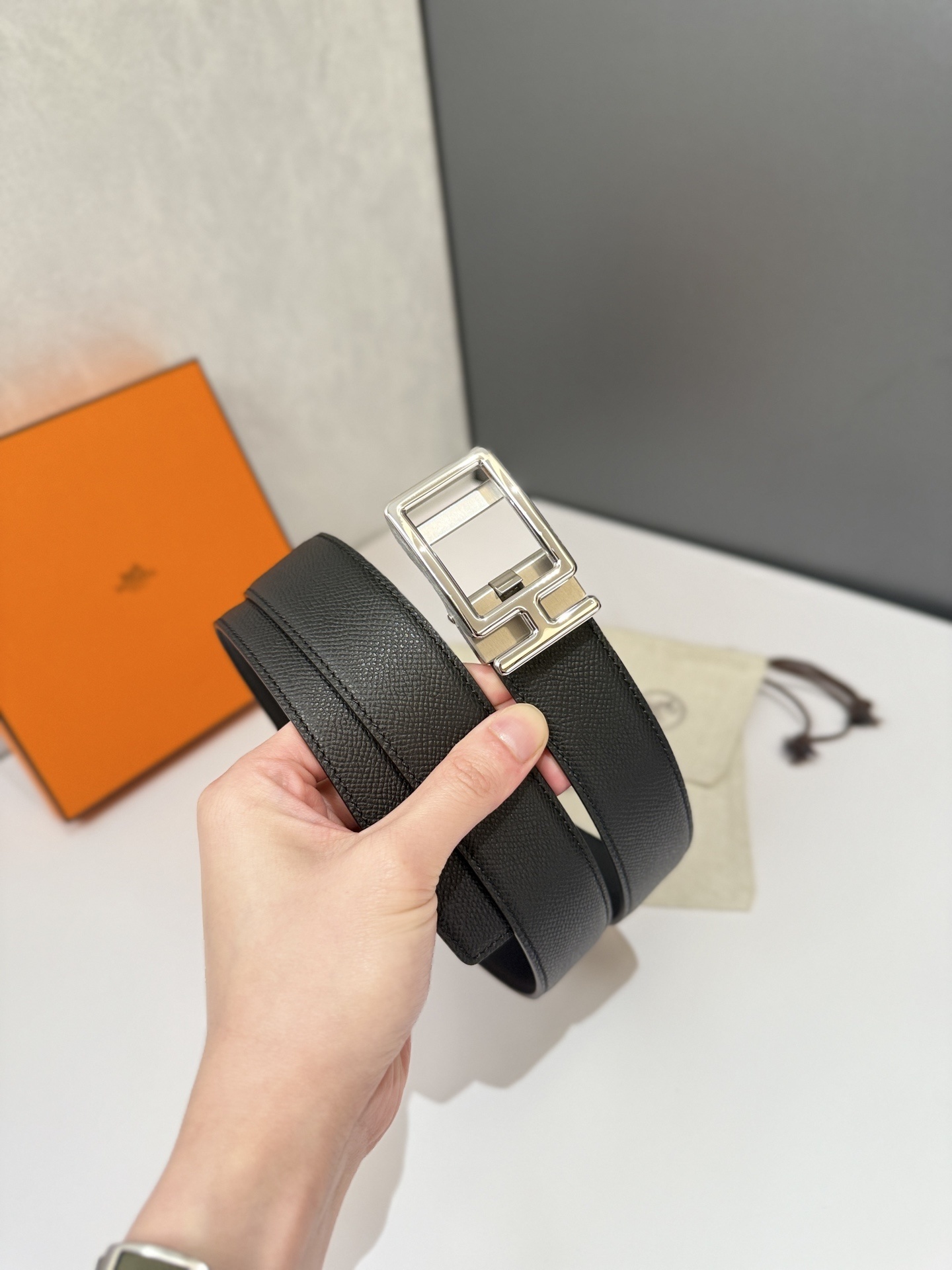 Luxury Men's Black Grain Leather Belt with Silver H Buckle