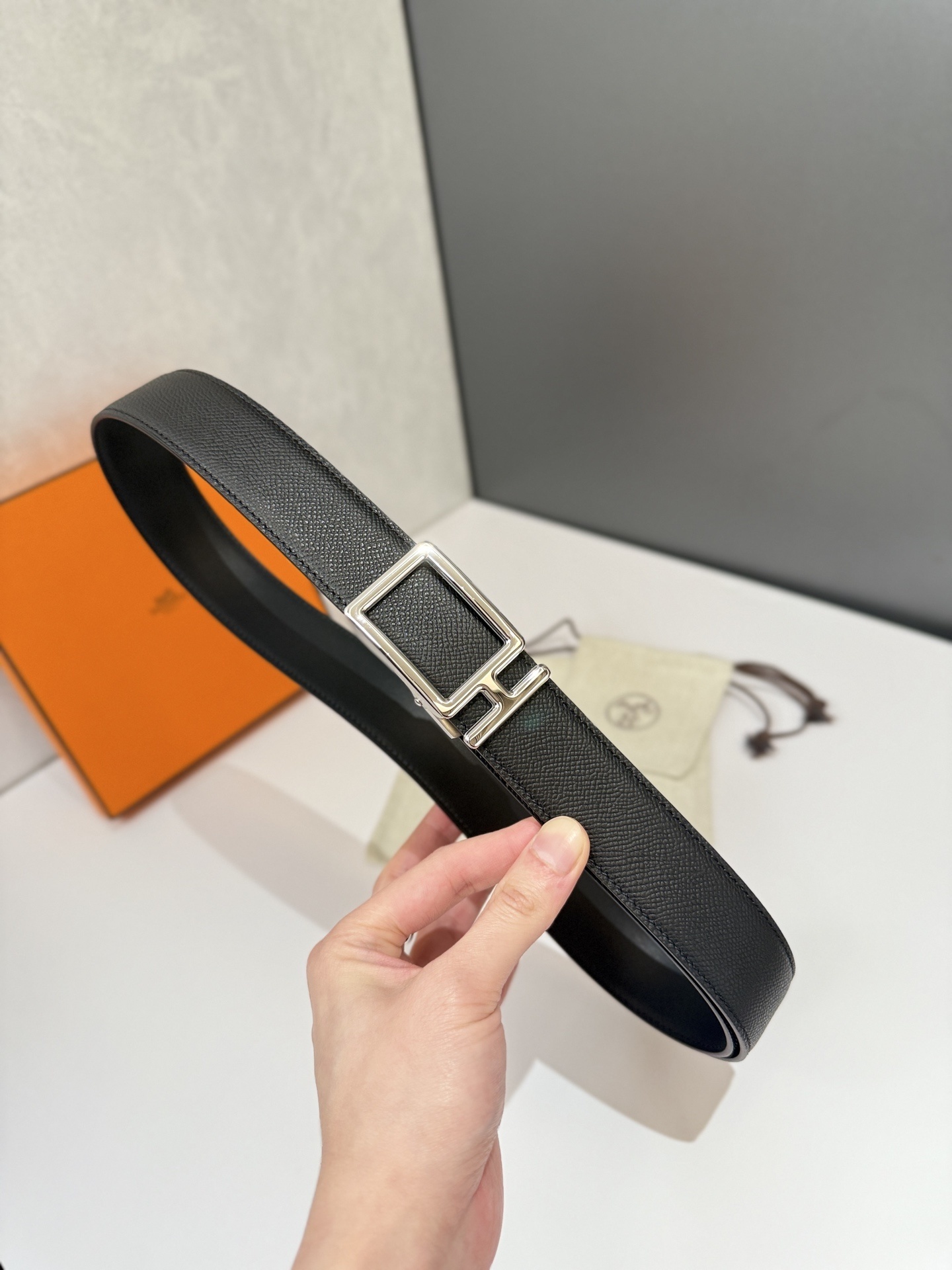 Luxury Men’s Black Grain Leather Belt with Silver H Buckle