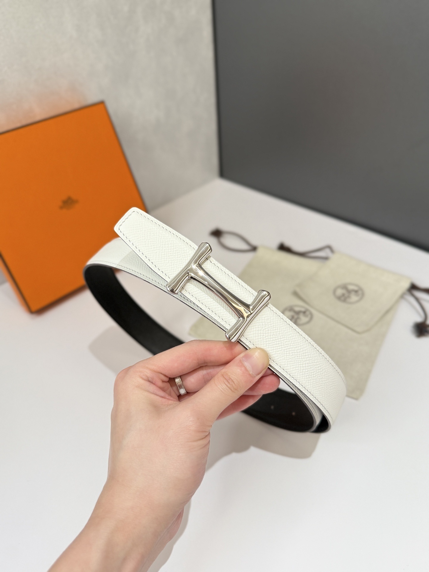 Luxury Men's Reversible Leather Belt - Silver H Buckle Black/White