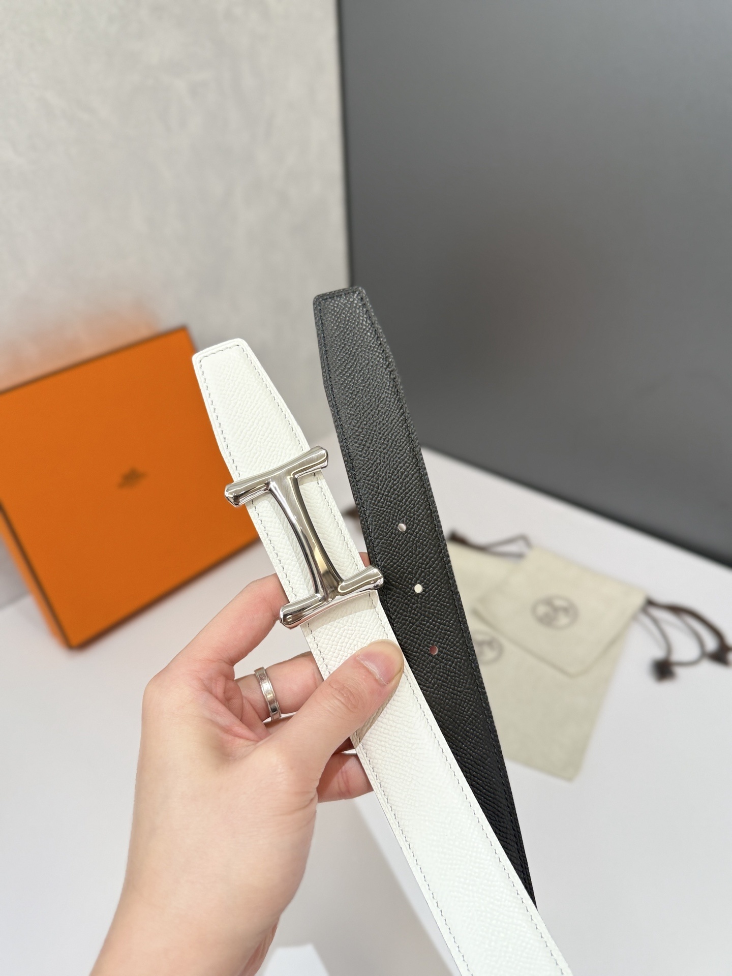 Luxury Men's Reversible Leather Belt - Silver H Buckle Black/White