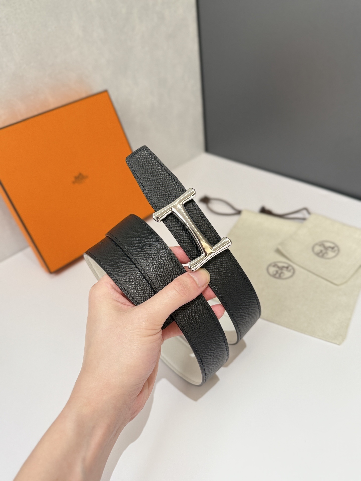 Luxury Men's Reversible Leather Belt - Silver H Buckle Black/White