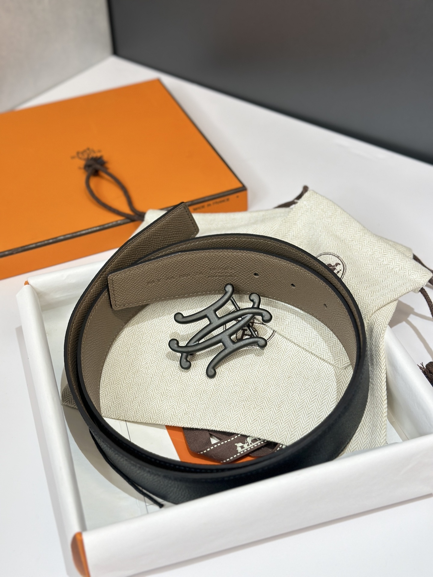 Luxury Reversible Leather Belt with Artistic Matte H Buckle