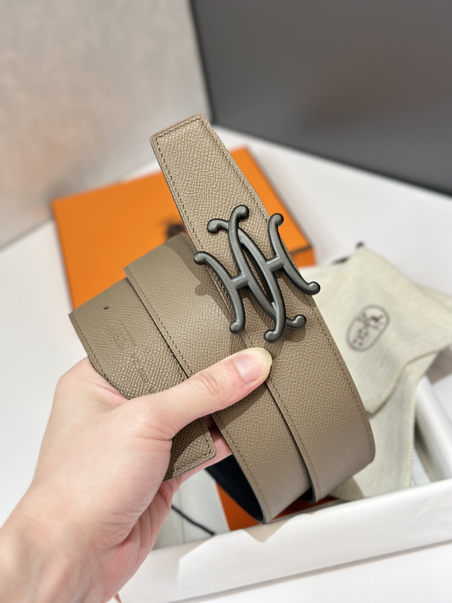 Luxury Reversible Leather Belt with Artistic Matte H Buckle