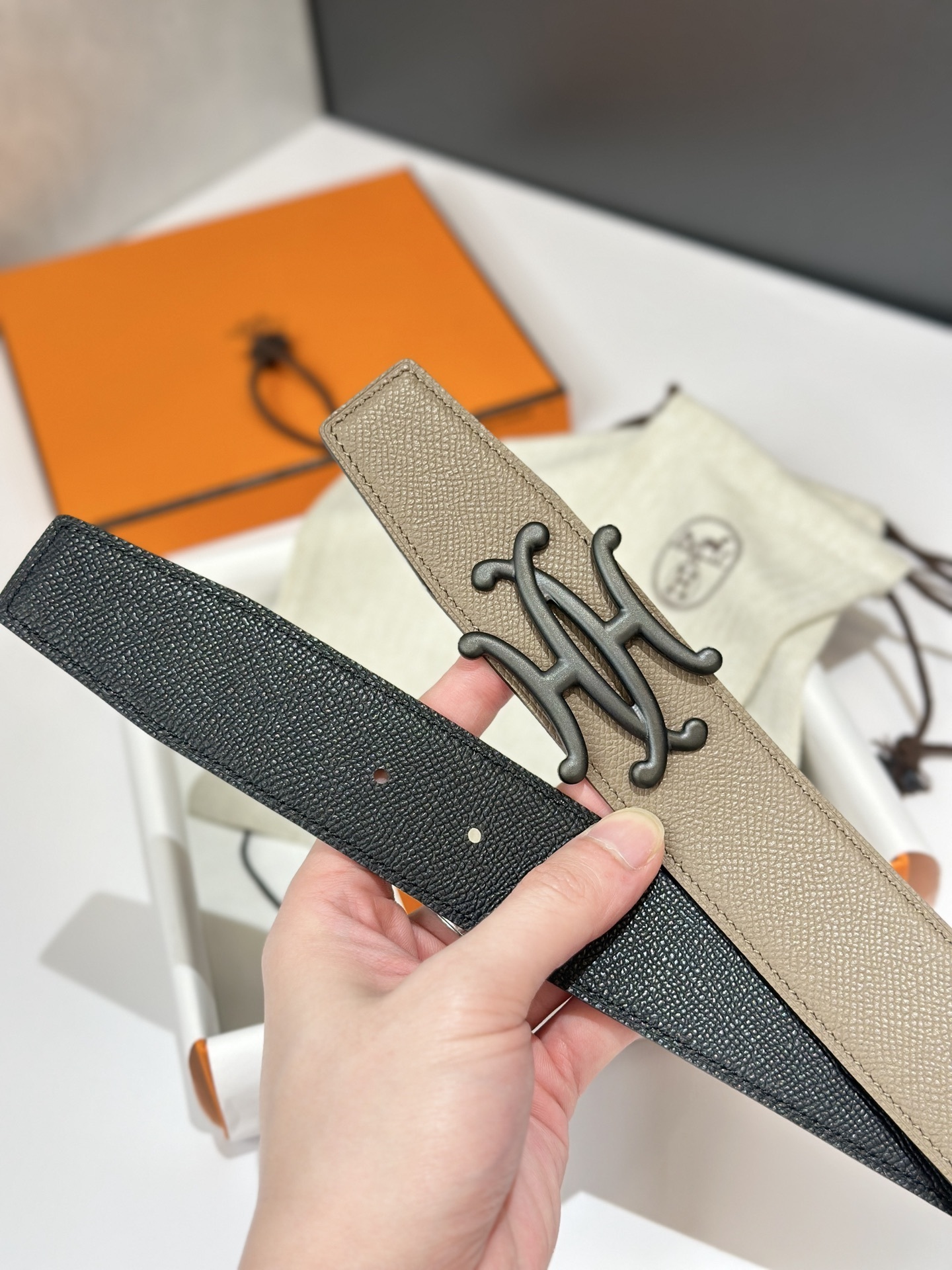 Luxury Reversible Leather Belt with Artistic Matte H Buckle