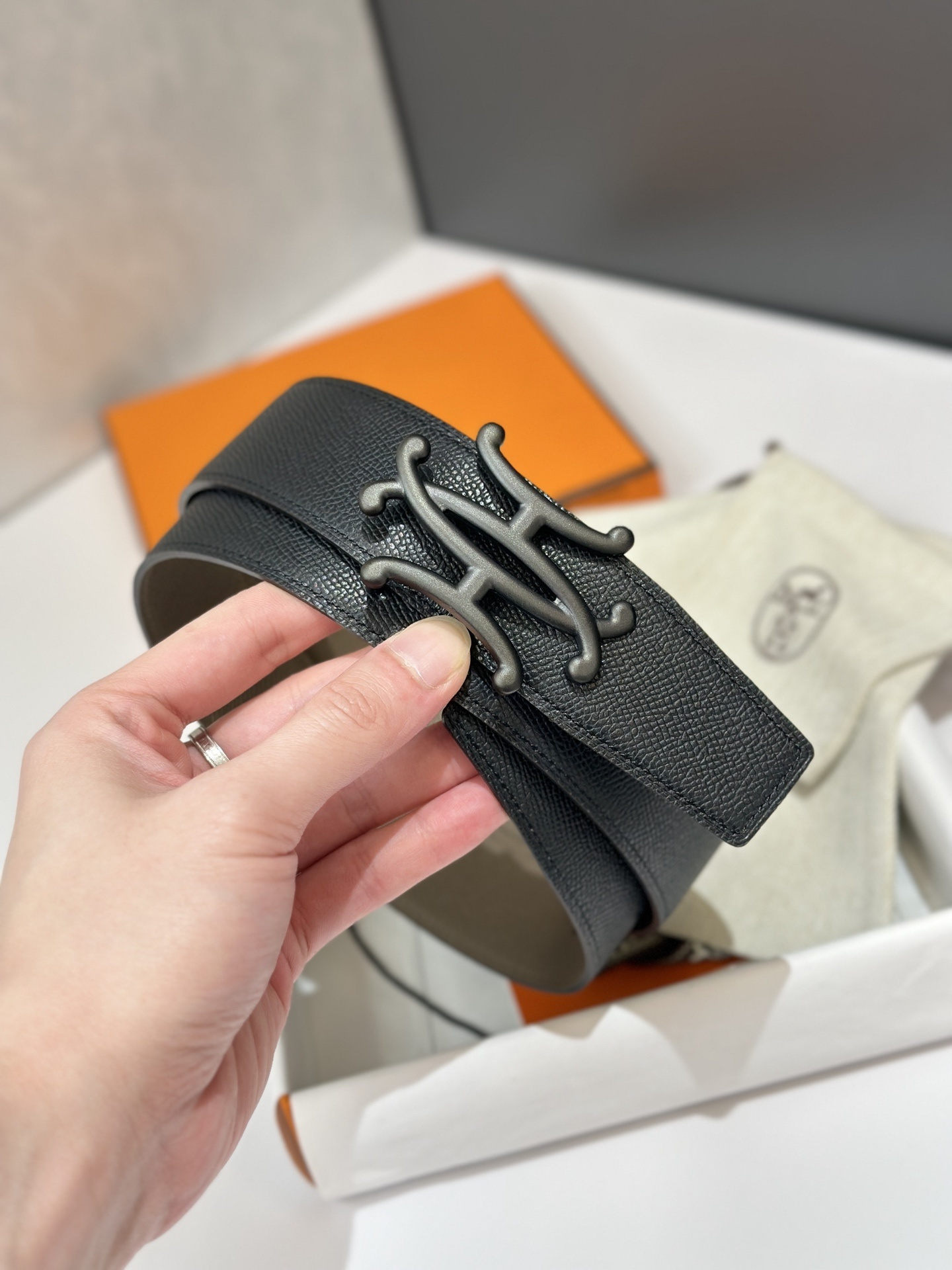 Luxury Reversible Leather Belt with Artistic Matte H Buckle