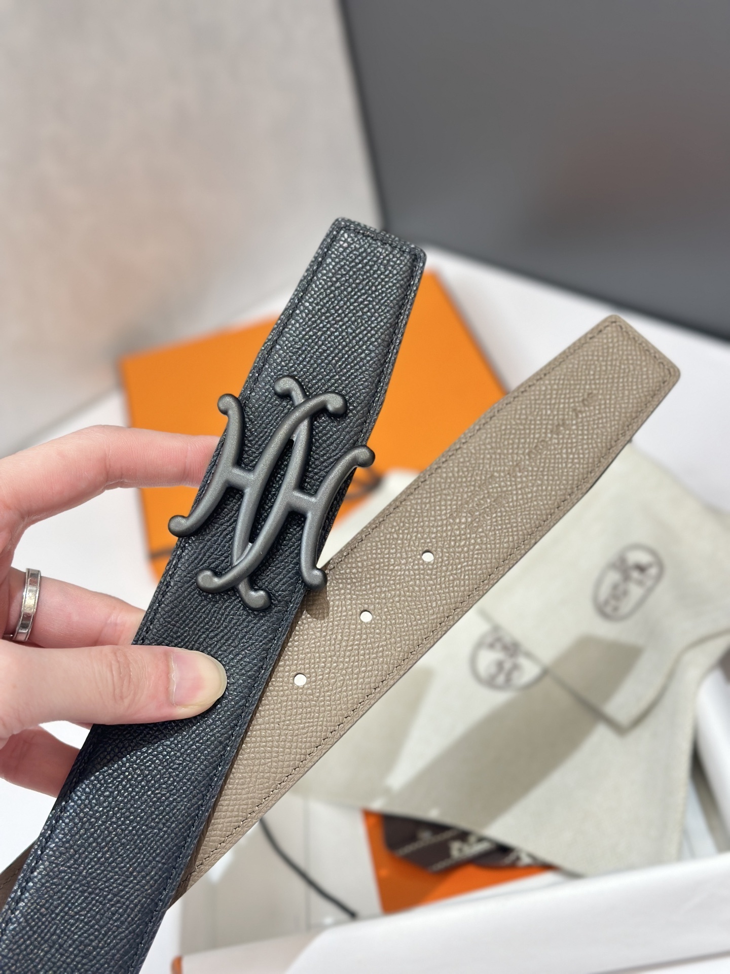 Luxury Reversible Leather Belt with Artistic Matte H Buckle