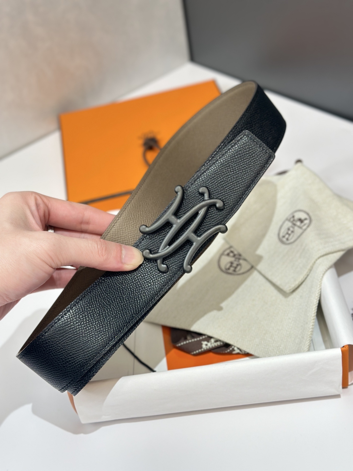 Luxury Reversible Leather Belt with Artistic Matte H Buckle