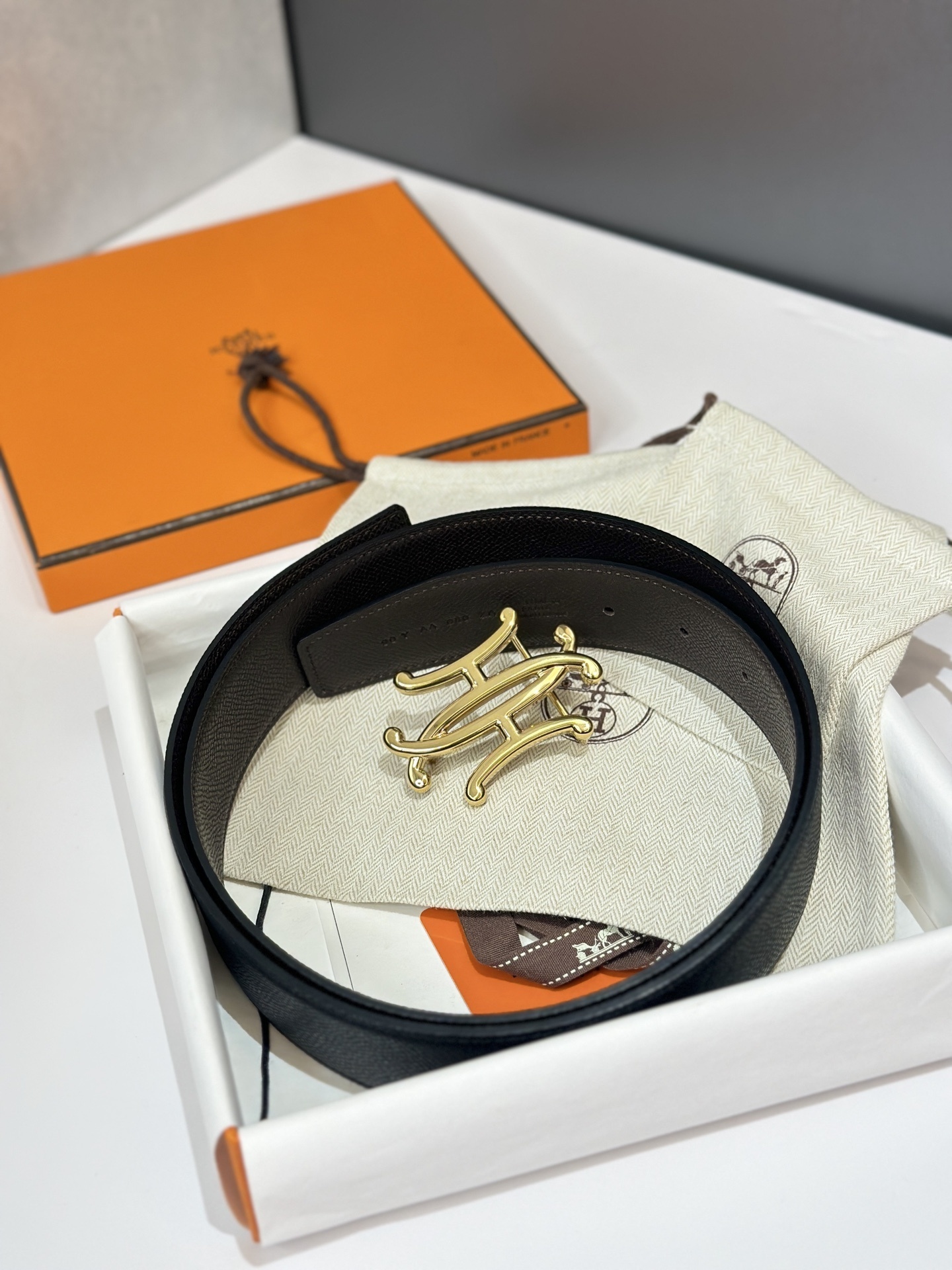 Luxury Men's Reversible Leather Belt with Gold-Tone H Buckle