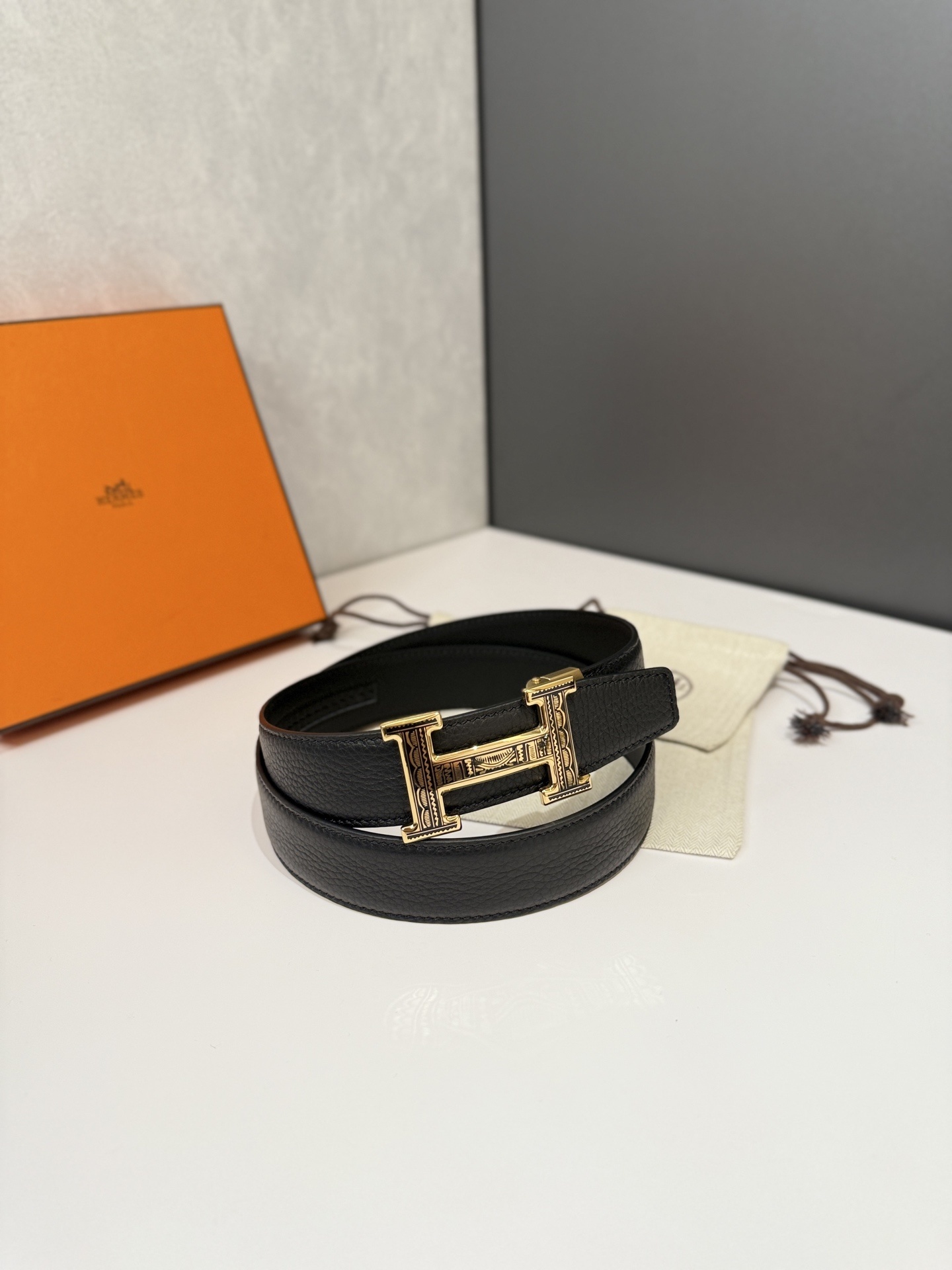 Luxury Black Pebble Leather Belt with Engraved Gold H Buckle