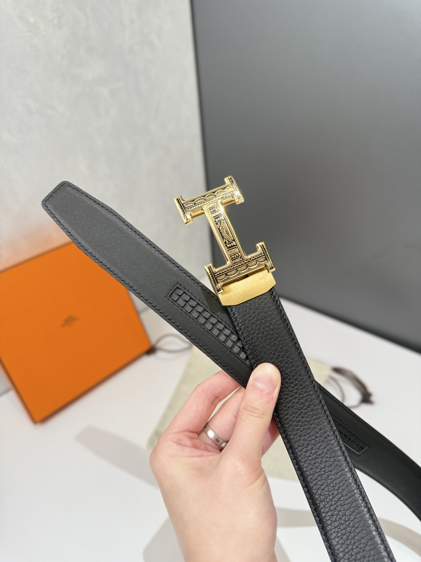 Luxury Black Pebble Leather Belt with Engraved Gold H Buckle