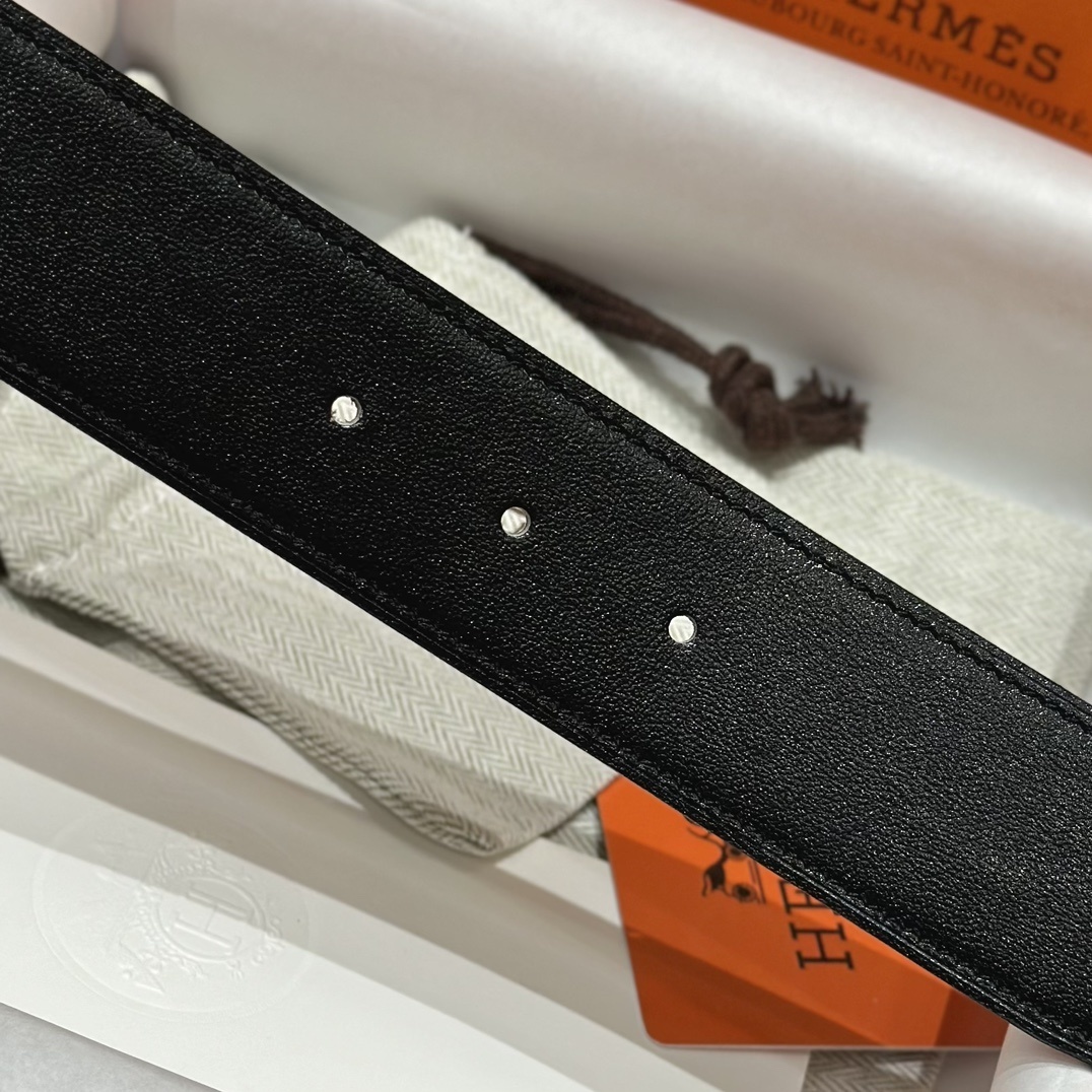 Hermès Reversible H Belt - Luxury Black & Tan Leather - Gold Buckle
