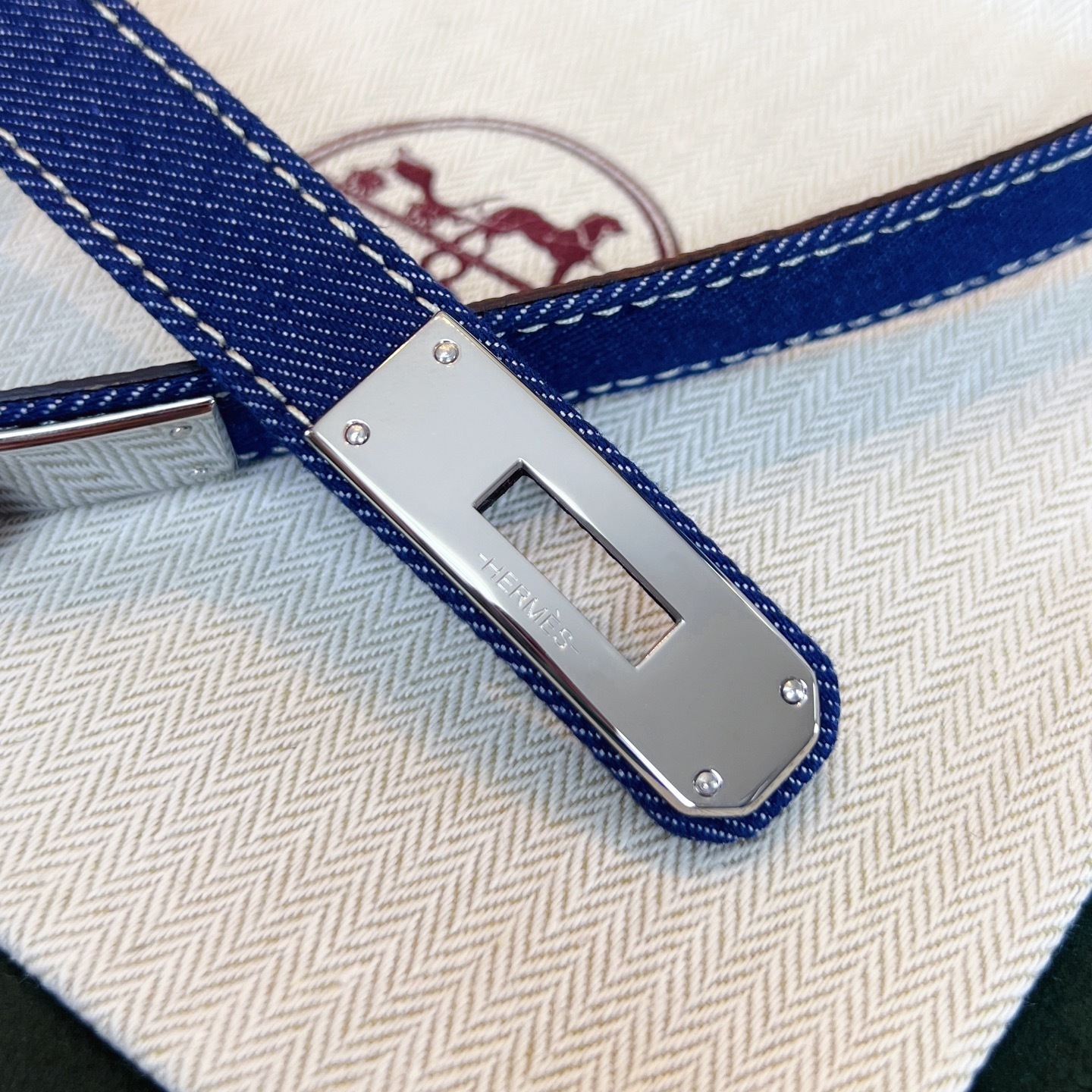 Hermès Kelly 18 Belt Blue Denim with Palladium Hardware