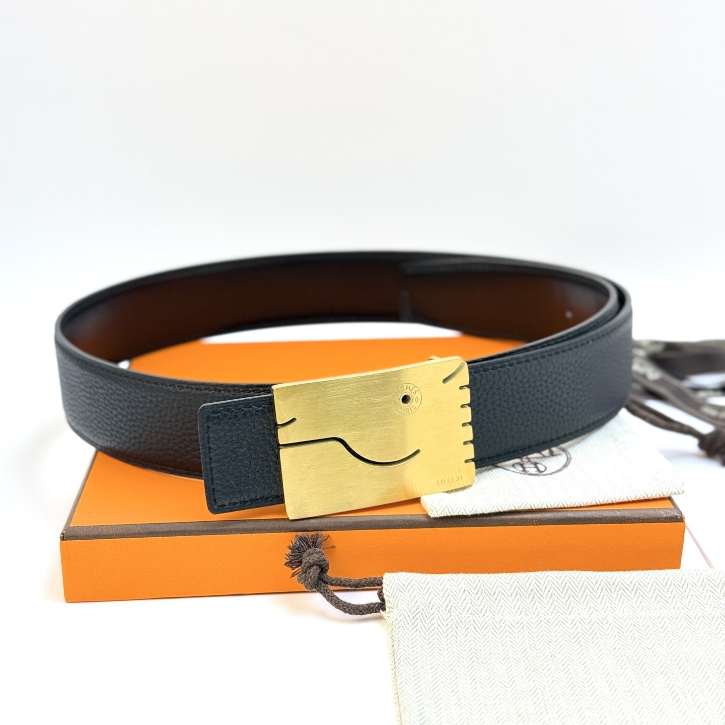 Authentic Hermès Reversible Leather Belt with Rare Gold Quizz Buckle