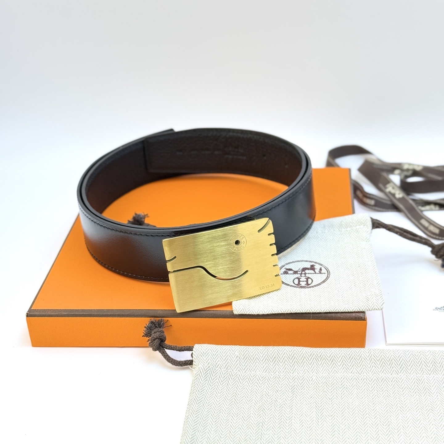Authentic Hermès Reversible Leather Belt with Rare Gold Quizz Buckle