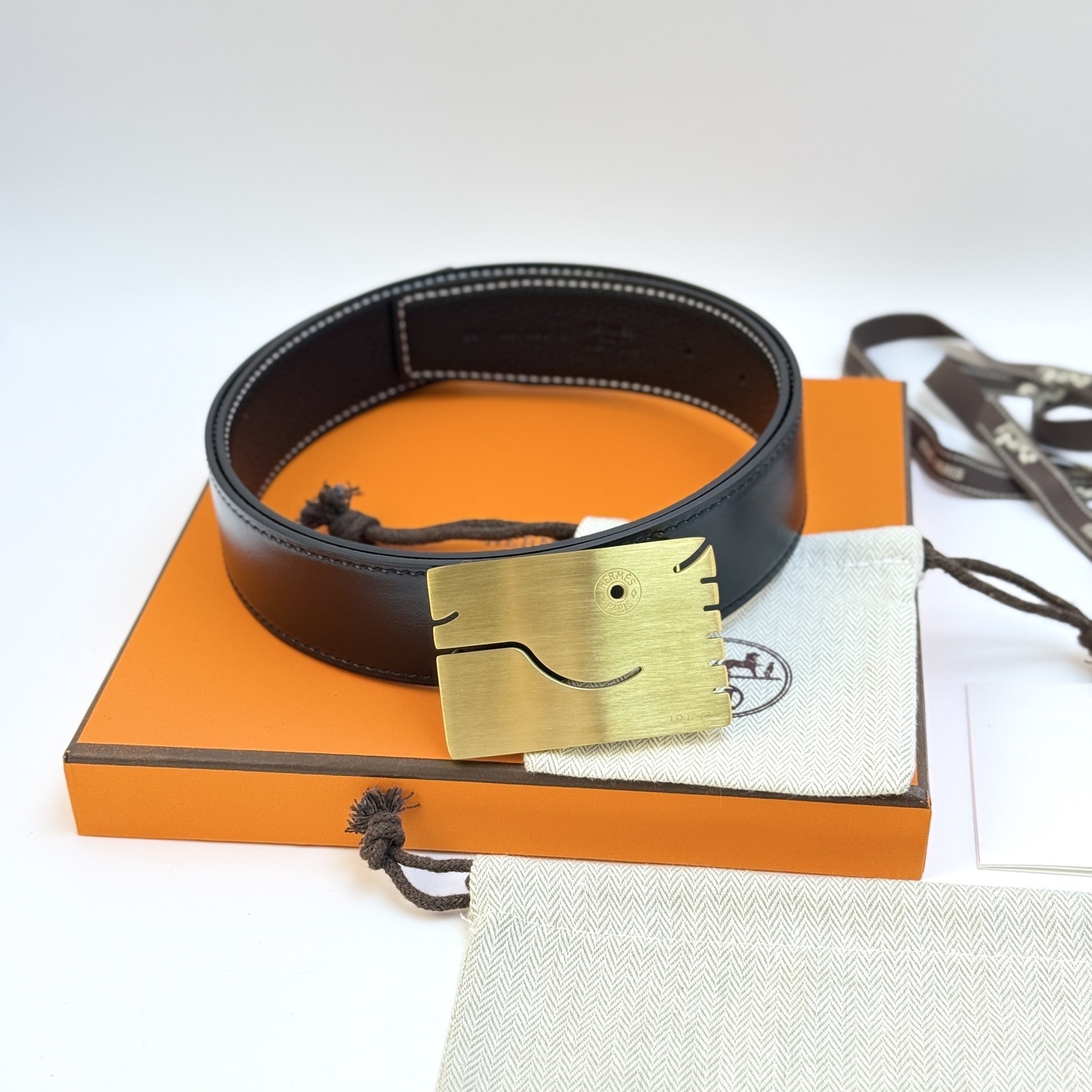 Hermès Men’s Black Leather Belt with Unique Brushed Gold Buckle