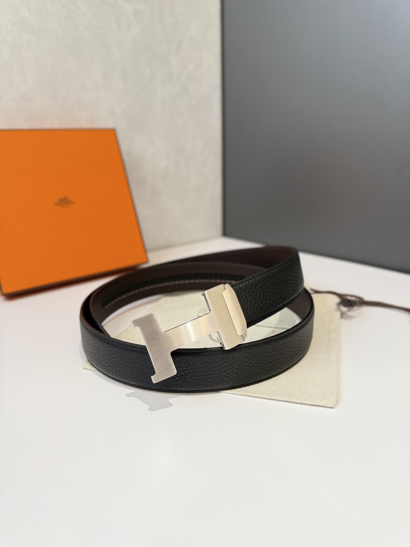 Luxury H Buckle Black Pebble Leather Belt - Silver Satin Finish