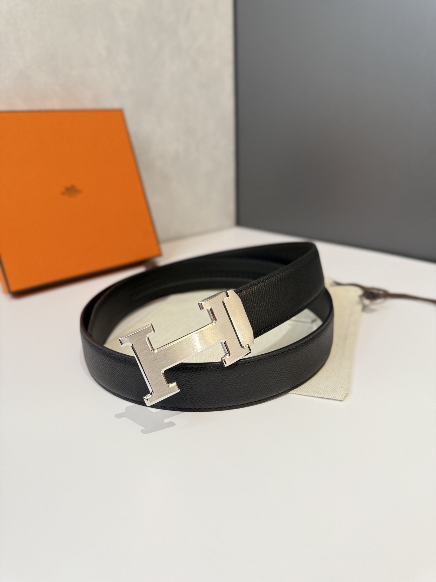 Luxury Men's Black Grained Leather Belt with Silver H Buckle