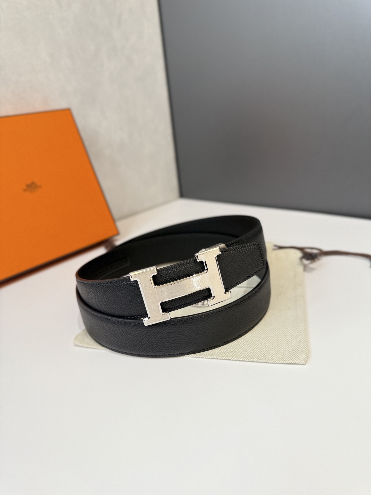 Luxury Men's Black Grained Leather Belt with Silver H Buckle