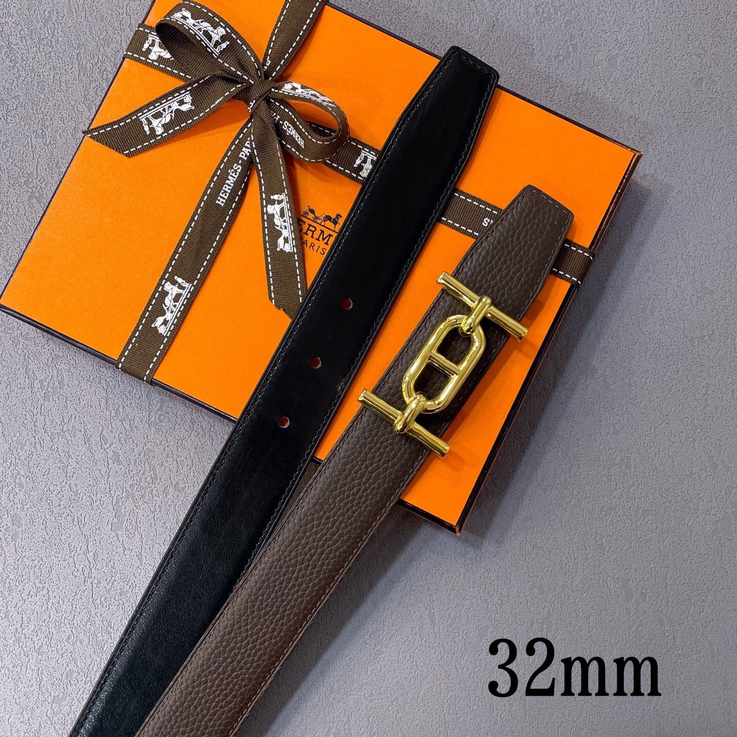 Luxury Men's Brown Grained Leather Belt with Gold-Tone Buckle