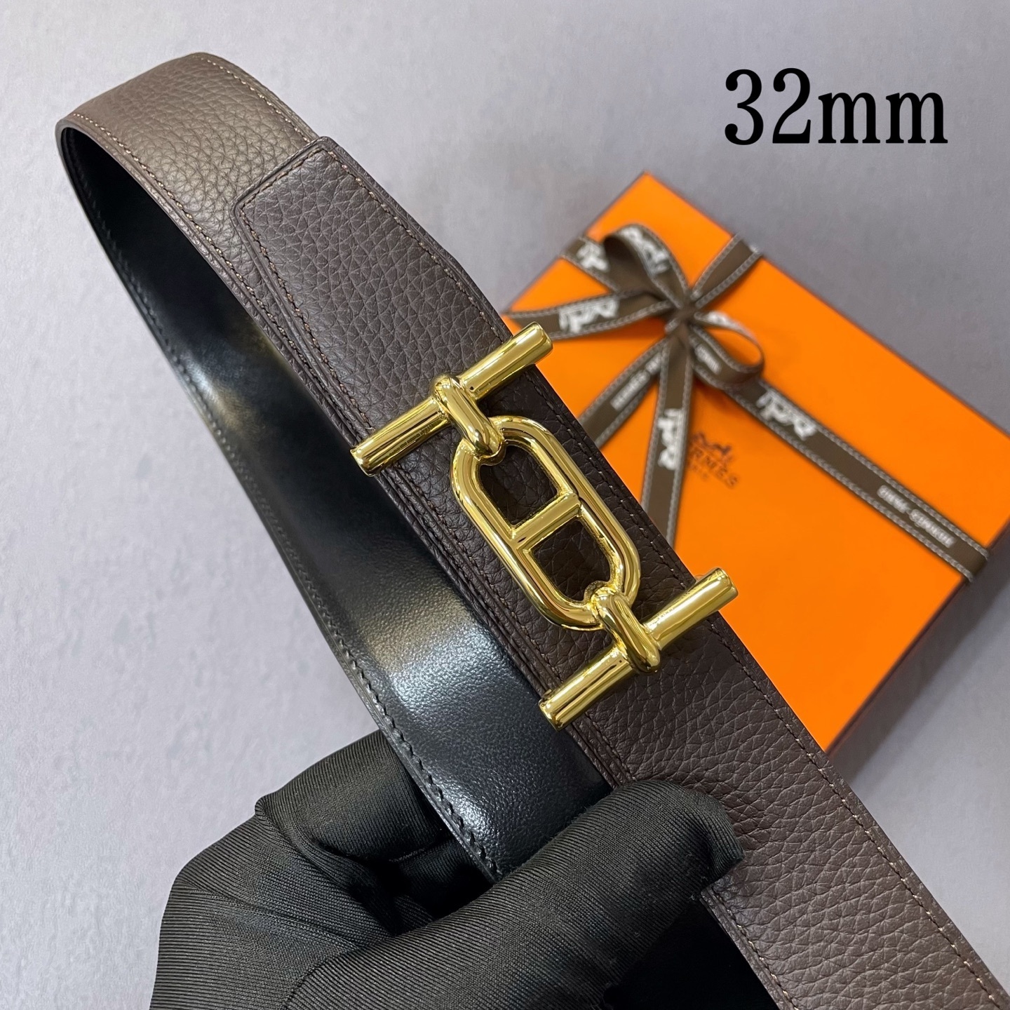 Luxury Men's Brown Grained Leather Belt with Gold-Tone Buckle