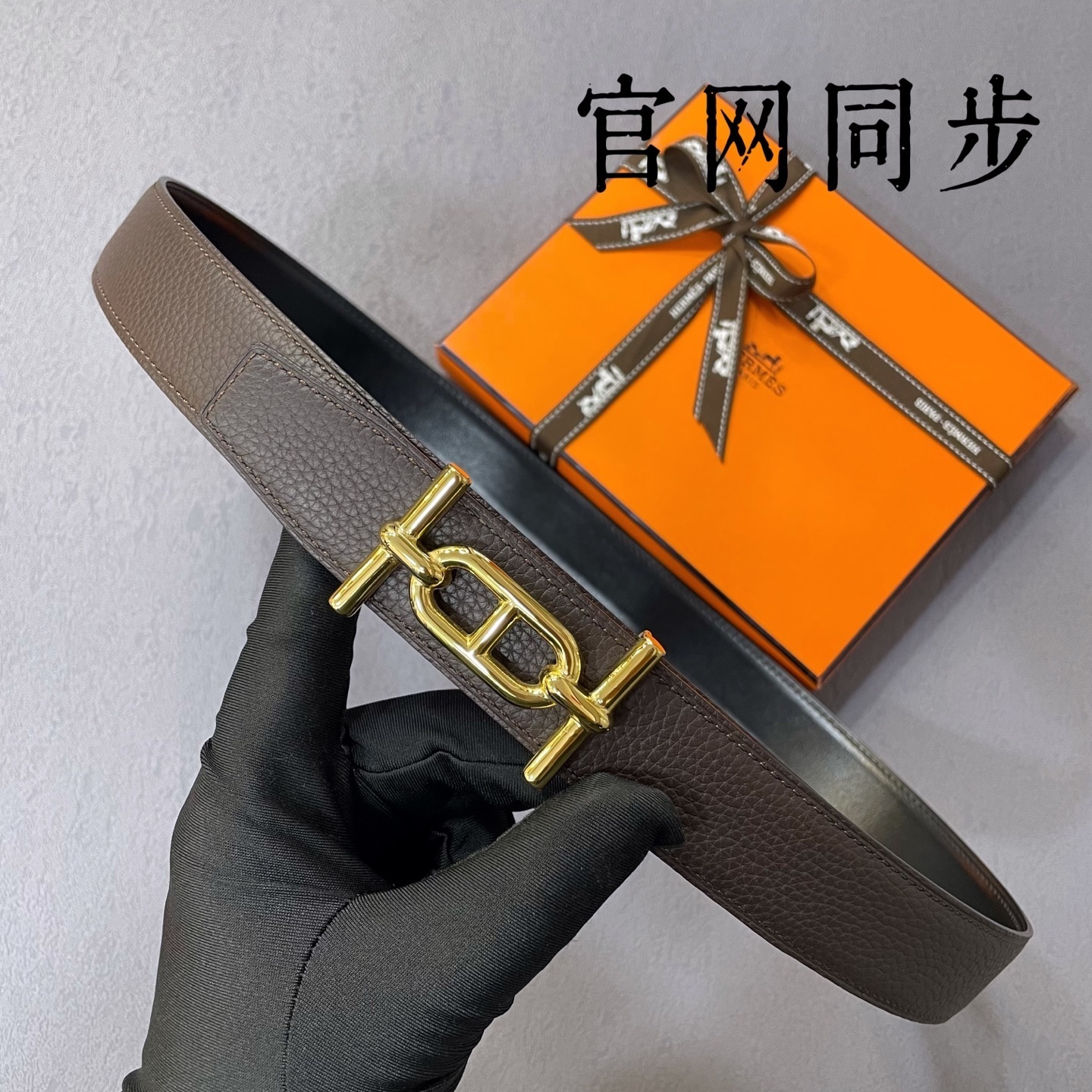 Luxury Men’s Brown Grained Leather Belt with Gold-Tone Buckle