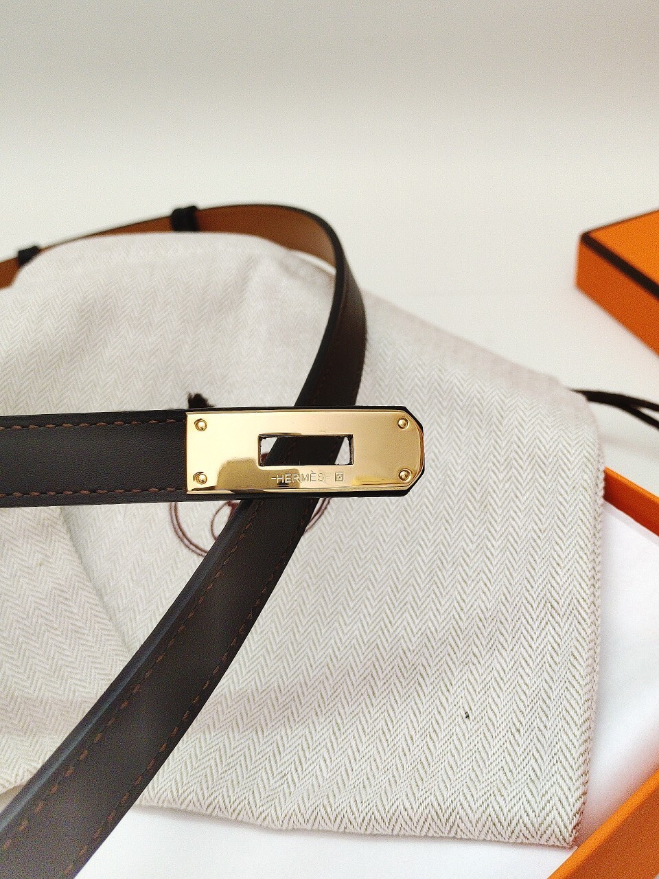 Hermès Kelly 18 Belt - Dark Brown Leather with Gold Hardware