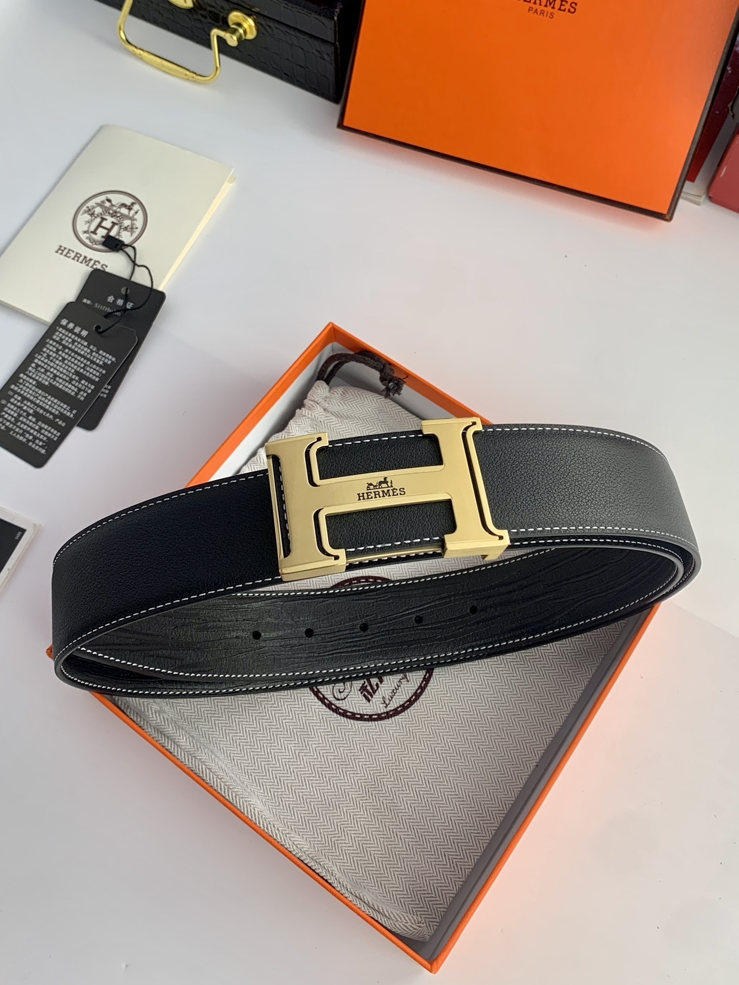 Hermès H Buckle Leather Belt - Classic Gold & Black Design