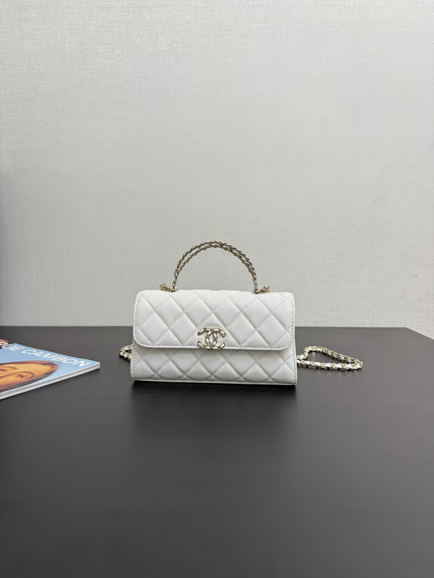 Chanel Clutch with chain – Grained shiny calfskin & gold-tone white